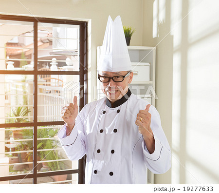 asian senior chef 19277633