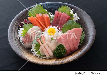 刺身の盛り合わせ 刺身の盛り合わせ 19277739