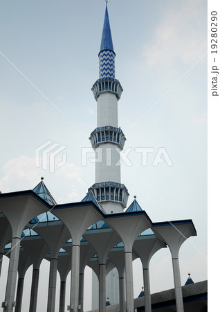 Sultan Salahuddin Abdul Aziz Shah Mosque  19280290