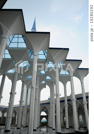 Sultan Salahuddin Abdul Aziz Shah Mosque  19280292