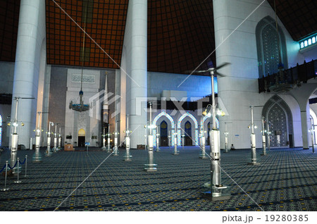 Sultan Salahuddin Abdul Aziz Shah Mosque 19280385