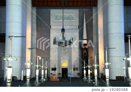 Sultan Salahuddin Abdul Aziz Shah Mosque 19280388