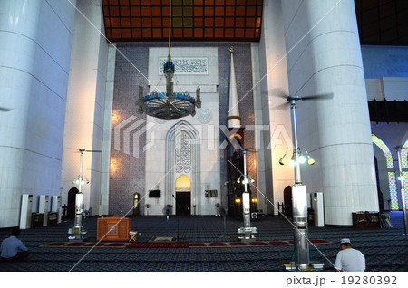 Sultan Salahuddin Abdul Aziz Shah Mosque 19280392