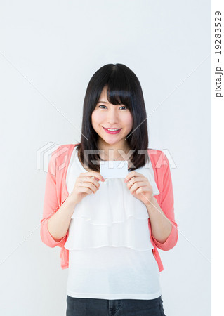 マイナンバー　社会保障制度　税番号制度　個人情報　マイナンバー制度　女性　女の人　若い女性　大学生 19283529