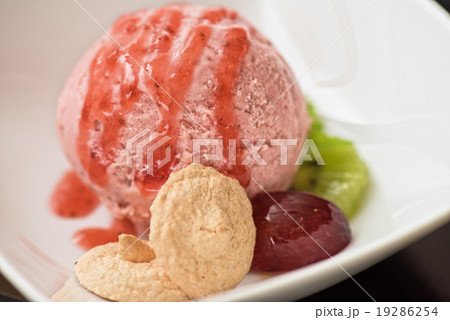 Fruit ice cream 19286254