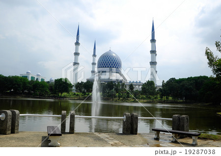Sultan Salahuddin Abdul Aziz Shah Mosque Sultan Salahuddin Abdul Aziz Shah Mosque 19287038