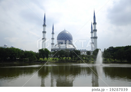 Sultan Salahuddin Abdul Aziz Shah Mosque 19287039
