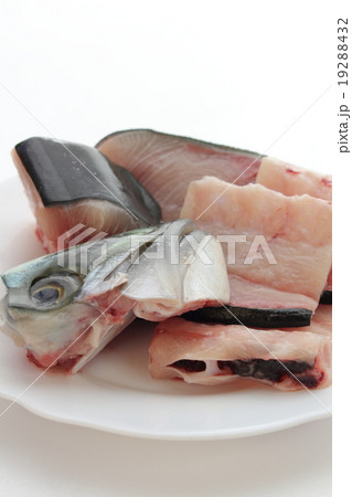 ブリのアラ 19288432