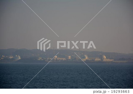 海上から見える玄海原子力発電所 19293663