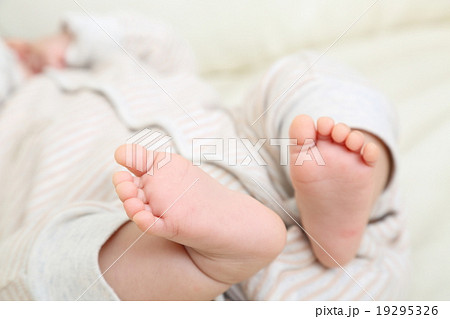 赤ちゃんの足 赤ちゃんの足 19295326