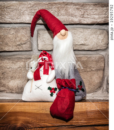 Santa Claus and snowman, Christmas decoration Santa Claus and snowman, Christmas decoration 19295792