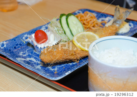 Fried fish and rice, set of Japanese food. 19296312
