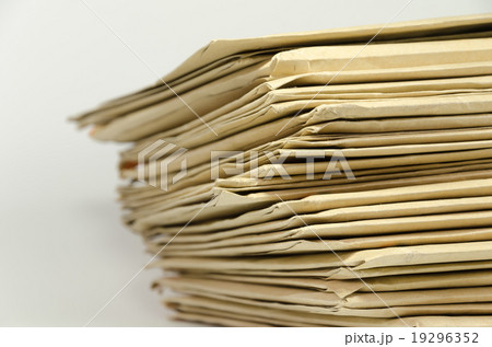 Pile of envelopes 19296352