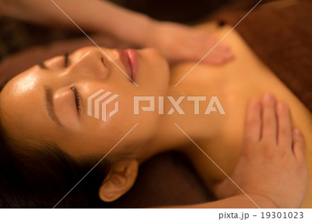 beauty-treatment clinic　撮影協力： 3BエステサロンLuki'A（麻布十番） 19301023