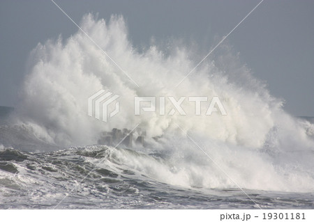 12月の富山湾　富山県入善町 19301181