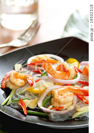 Sour & spicy vermicelli salad with prawn Sour & spicy vermicelli salad with prawn 19302319