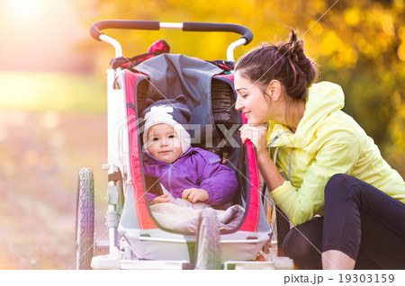 Young mother running 19303159
