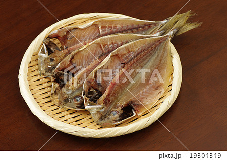 あじのひらき 焼く前 鯵の開き 俯瞰 テーブル あじのひらき 焼く前 鯵の開き 俯瞰 テーブル 19304349