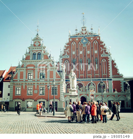 Tourists in front of House of the Blackheads. 19305149