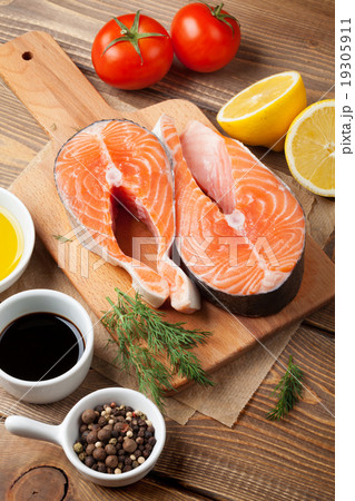 Salmon, spices and condiments 19305911