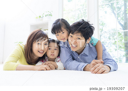 4人の日本人家族 19309207