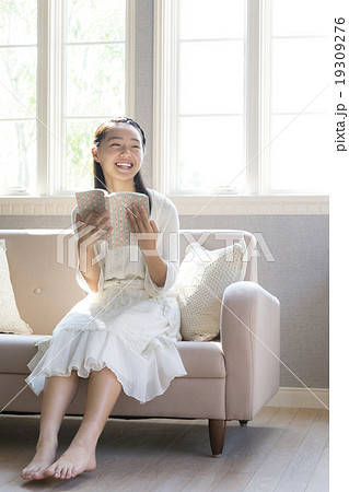 本を読む女の子 本を読む女の子 19309276