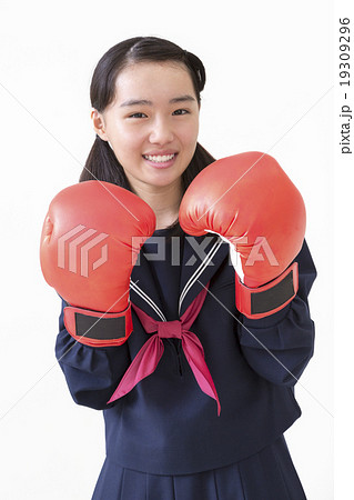 ボクシンググローブをつけた女子中学生の写真素材