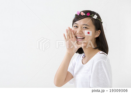 声を出す女の子 19309306