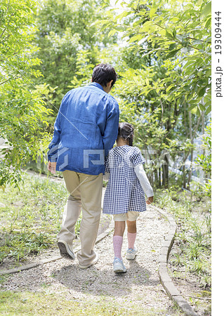 日本人の父と娘 19309444