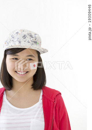 顔に国旗のペイントをした女の子 顔に国旗のペイントをした女の子 19309446