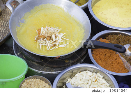 Thai authentic food, omelette 19314044