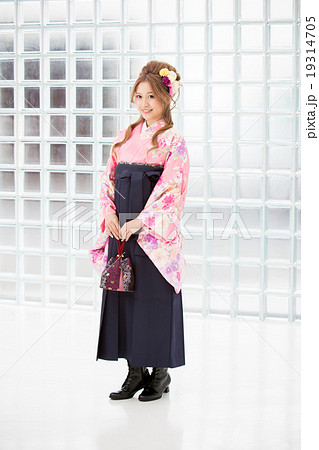 Japanese culture　Graduation ceremonies 19314705