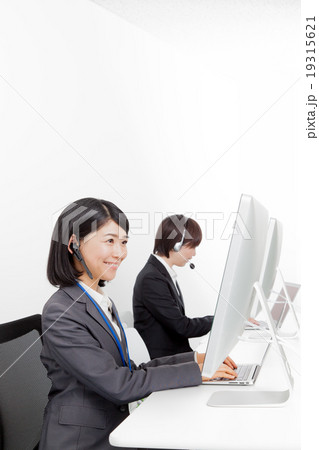 ビジネス　コールセンターのオペレーター 19315621