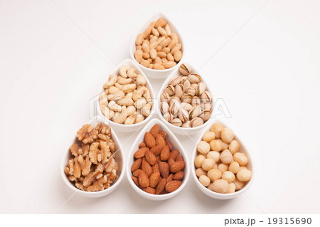 ナッツ各種(アーモンド、カシューナッツ、マカダミアナッツ、ピスタチオ、ピーナッツ、クルミ) ナッツ各種(アーモンド、カシューナッツ、マカダミアナッツ、ピスタチオ、ピーナッツ、クルミ) 19315690