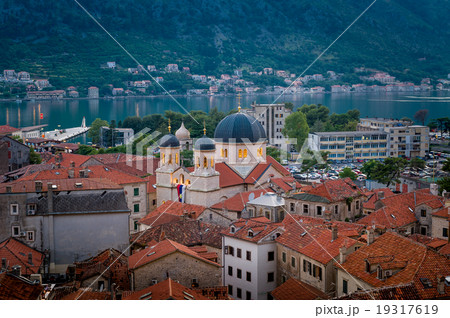 Kotor old town ant cathedral night view 19317619