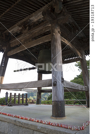 勝尾寺鐘楼のダルマ 19318713