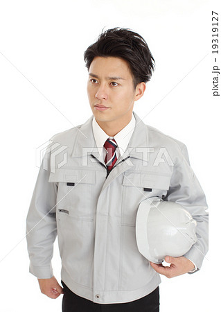 真剣に仕事をする制服を着た男性の写真素材