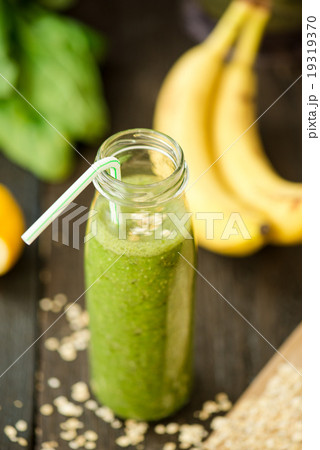 fresh detox green smoothie with spinach 19319370