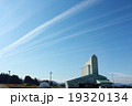 秋の変わった雲　細長い雲　不思議な雲　田舎の風景　カントリーエレベーター 19320134
