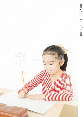 勉強する女の子　小学生　勉強　　 19322500