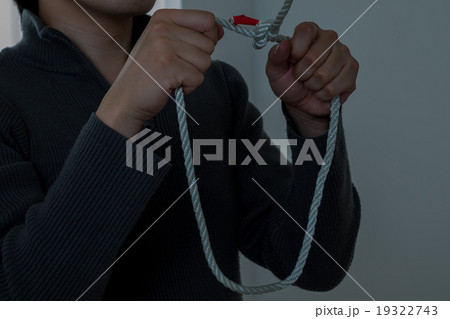 首つり自殺一歩手前のサラリーマン ブラック企業 男性 男の人 首つり自殺一歩手前のサラリーマン ブラック企業 男性 男の人 19322743