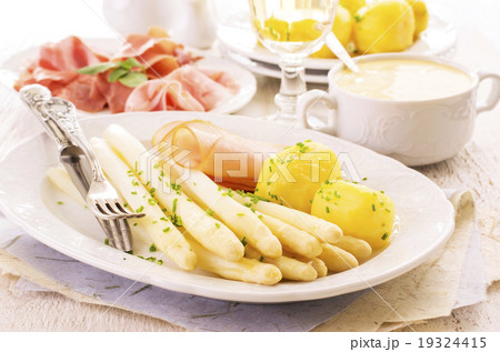 asparagus with ham and potato 19324415