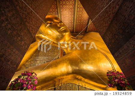 Reclining Buddha at Wat Pho, Bangkok, Thailand 19324859