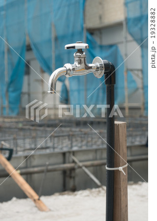 工事現場の仮設水道 19328882