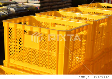 黄色いコンテナ 19329432