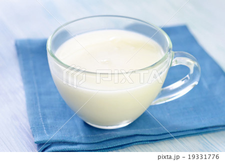 milk in glass 19331776