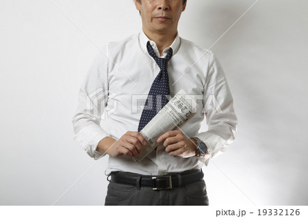 新聞を読むビジネスマン 新聞を読むビジネスマン 19332126