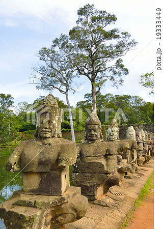 カンボジア　シェムリアップ　アンコールトム遺跡群　南大門 19333449