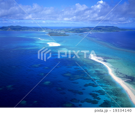 久米島　イーフビーチの空撮　沖縄県 19334140