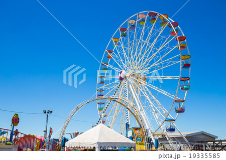 Giant ferris wheel in Amusement park with blue sky 19335585